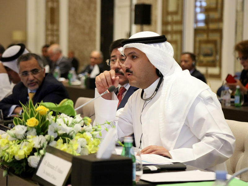 محافظ بنك الكويت المركزي الدكتور محمد الهاشل مترئسا الجلسة الثانية من الحلقة النقاشية