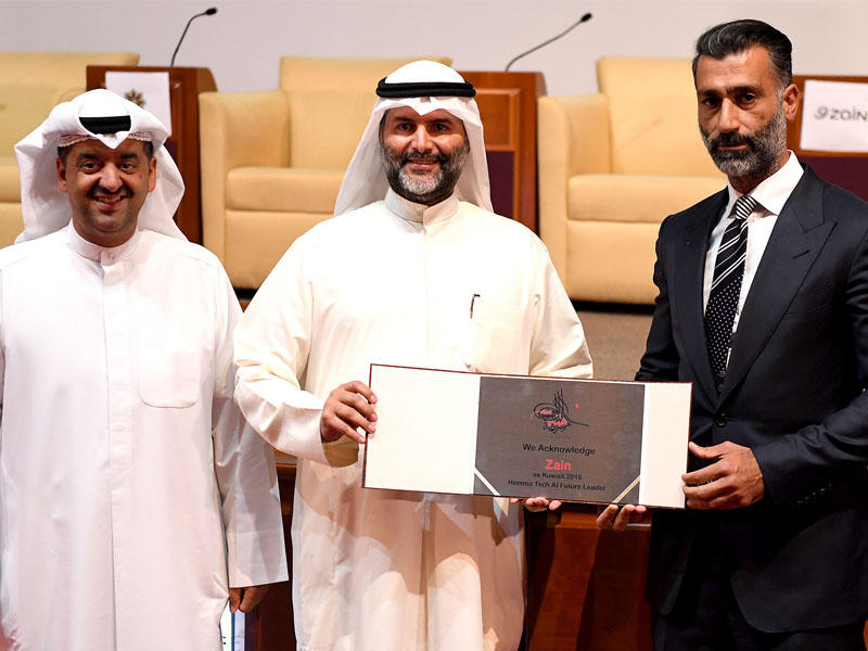 جانب من تكريم «زين» على مشاركتها في المنتدى