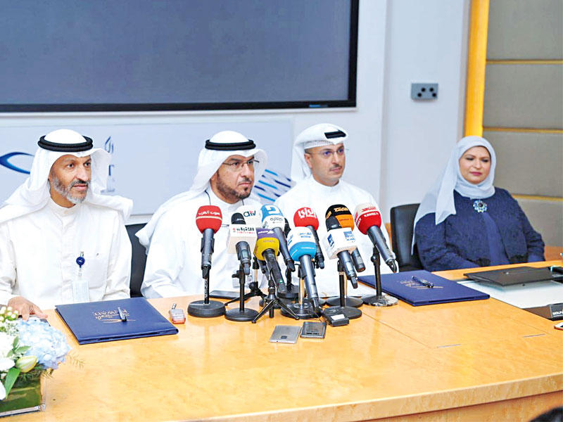 العنزي متوسطاً المخيزيم والشرهان خلال المؤتمر