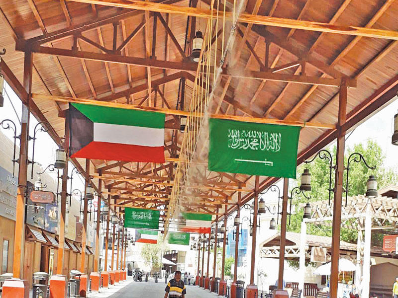 العلمان الكويتي والسعودي في المباركية