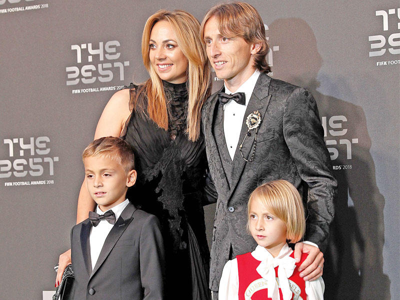 مودريتش وعائلته خلال الحفل