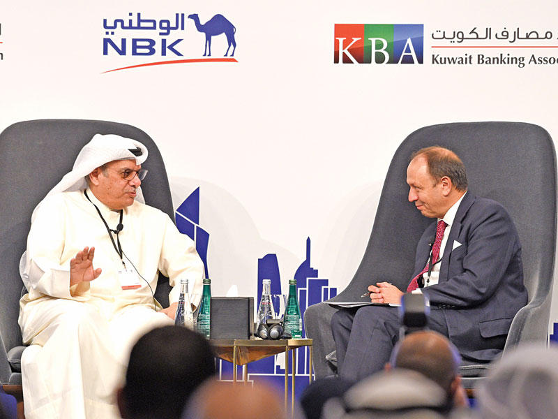 الماجد خلال الجلسة الحوارية