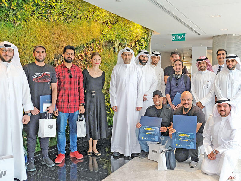 مشاركون في المسابقة