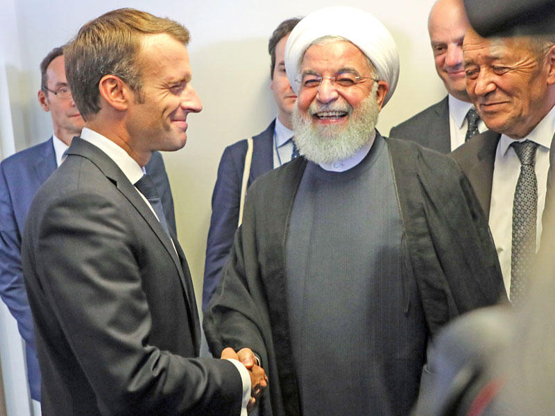 ماكرون وروحاني خلال لقائهما أمس الأول في نيويورك     (أ ف ب)