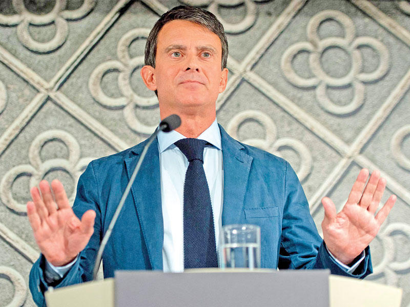 فالس خلال مؤتمر صحافي في برشلونة أمس (ا ف ب)