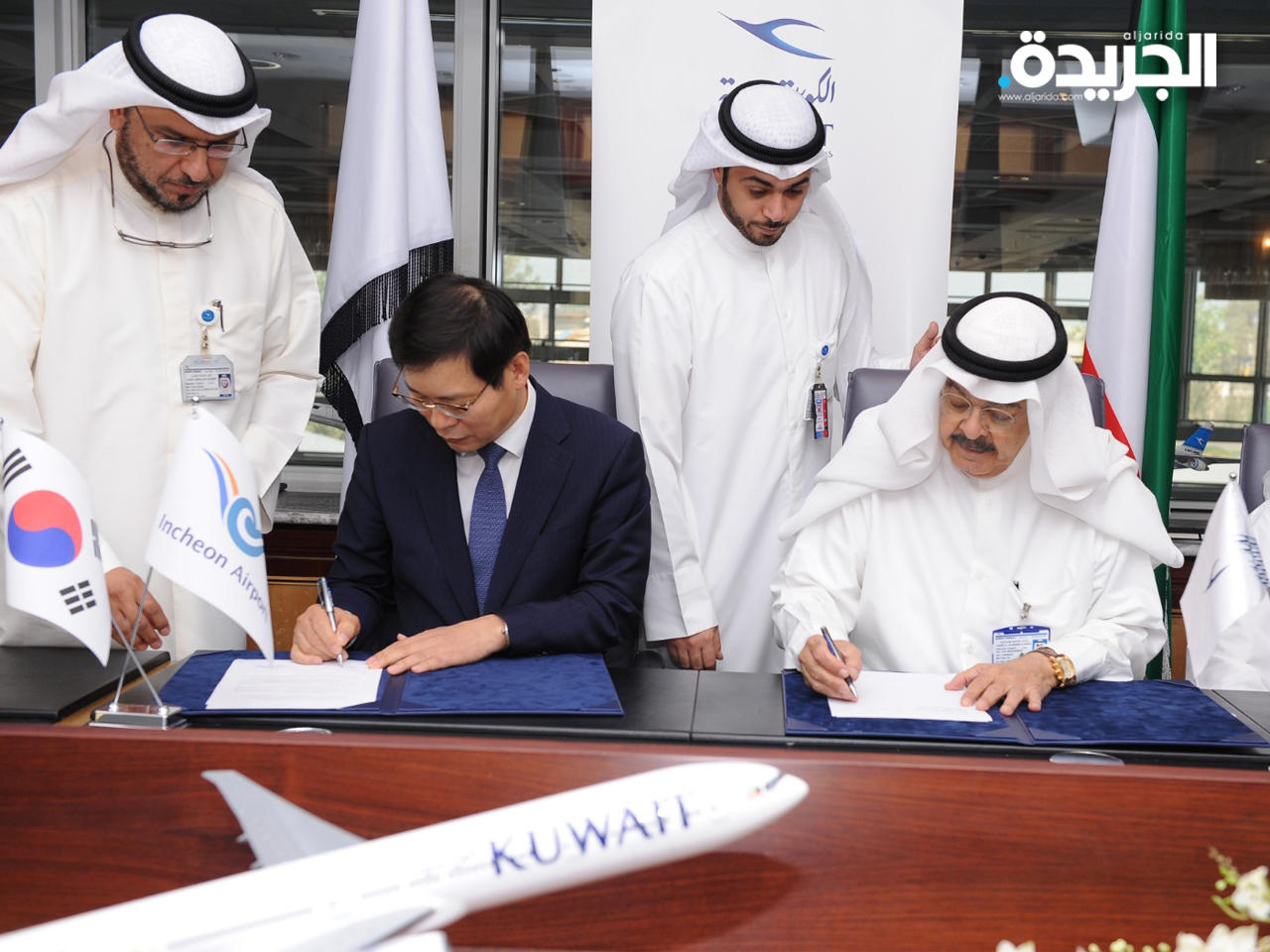  يوسف الجاسم ولى كوانغ سو خلال التوقيع 