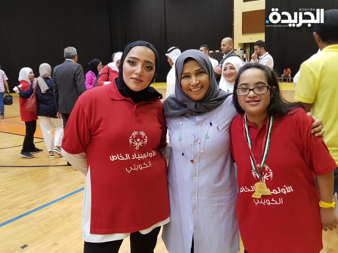 اللاعبة ذياب وشريكتها آيات شهاب رفقة رئيس نادي الطموح الكويتي رحاب بورسلي 