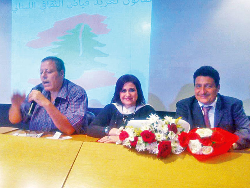 جانب من الصالون