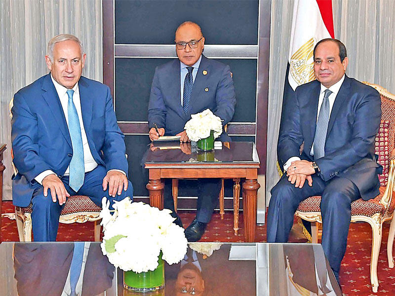 السيسي مجتمعاً بنتنياهو في نيويورك أمسt (أ ف ب)
