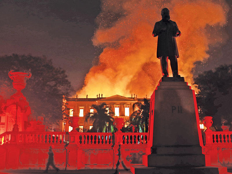 المتحف أثناء الحريقn