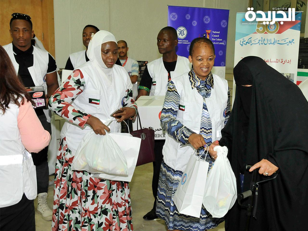  جانب من توزيع المساعدات 