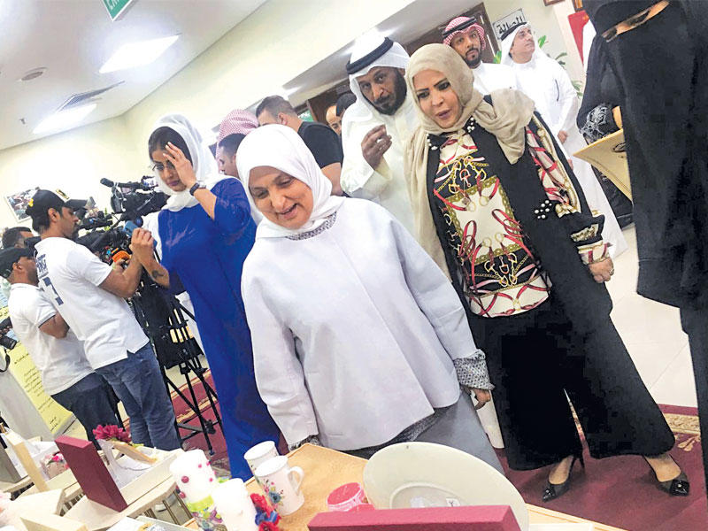 الصبيح خلال تفقدها معرض كبار السن