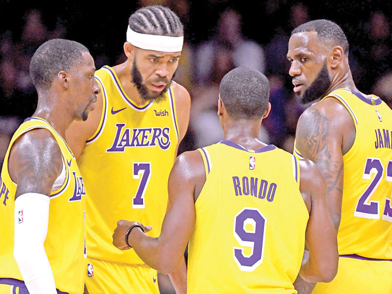 جيمس وزملاؤه خلال اللقاء