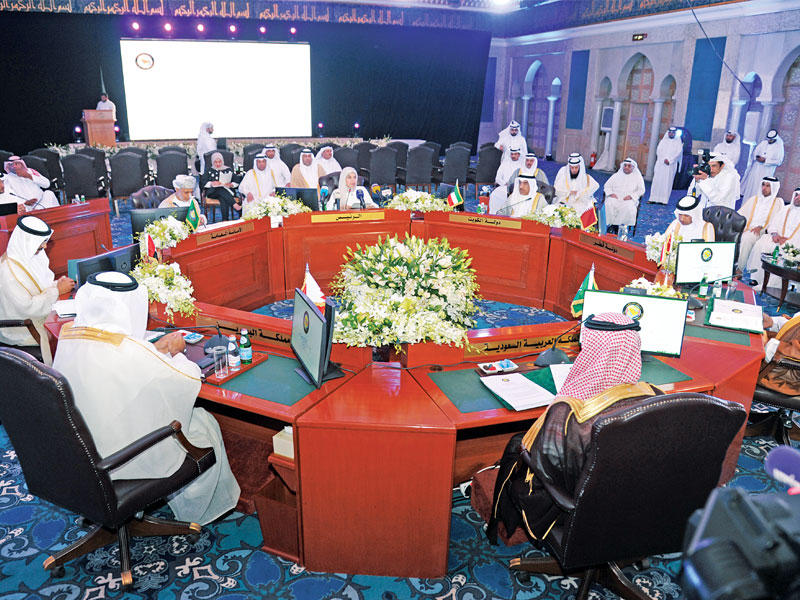 بوشهري مترئسةً الاجتماع الوزاري الإسكاني الخليجي (تصوير عوض التعمري)