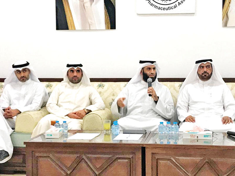 البدر متحدثاً خلال اللقاء