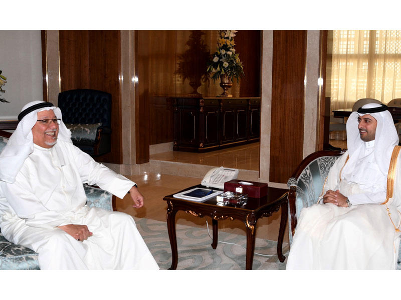 وزير شؤون الديوان الأميري الشيخ علي جراح الصباح مستقبلا سفير دولة قطر الشقيقة لدى دولة الكويت بندر بن محمد العطية