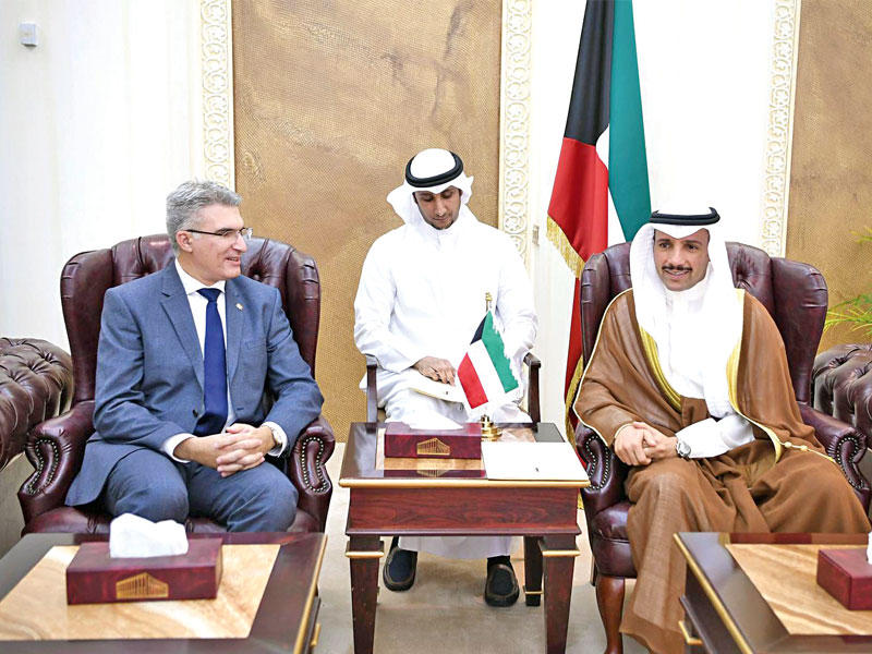 الغانم خلال استقباله وزير خارجية مالطا