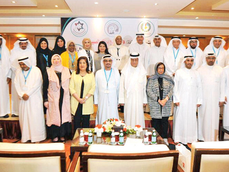 الهاجري تتوسط المشاركون في الورشة الخليجية