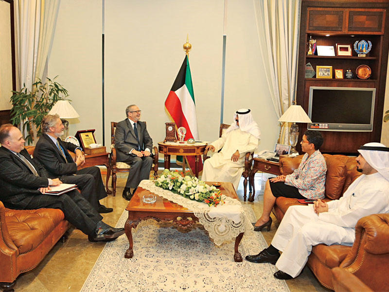 الجارالله خلال اجتماعه مع السفير الأميركي