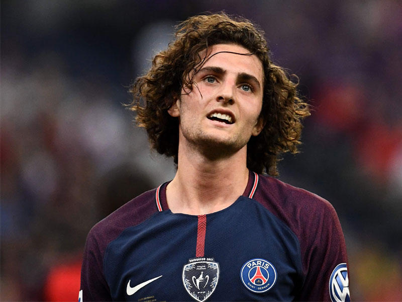  لاعب الوسط الفرنسي أدريان رابيو