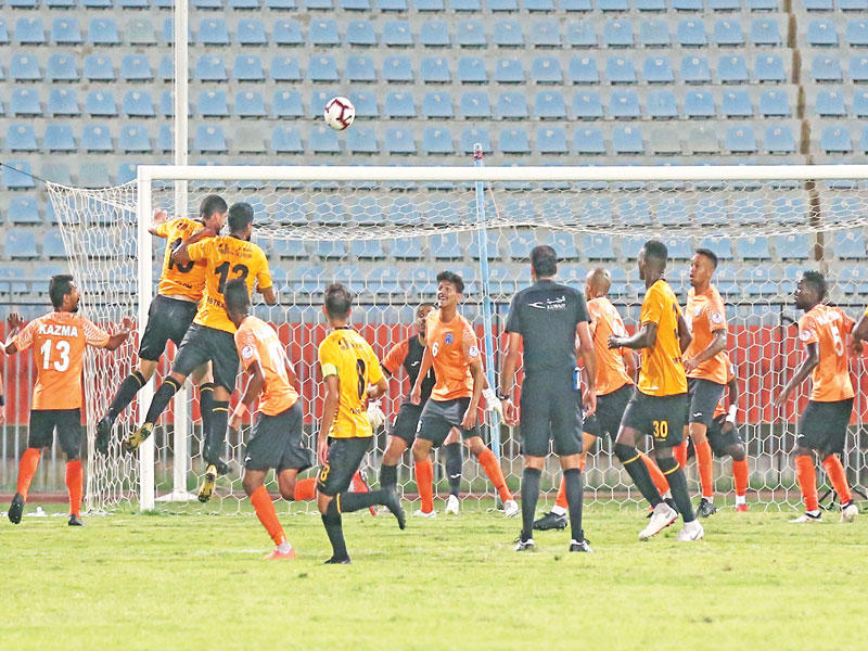 جانب من مباراة القادسية وكاظمة