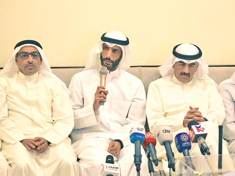 الغانم متحدثا خلال حفل تكريم المرزوق