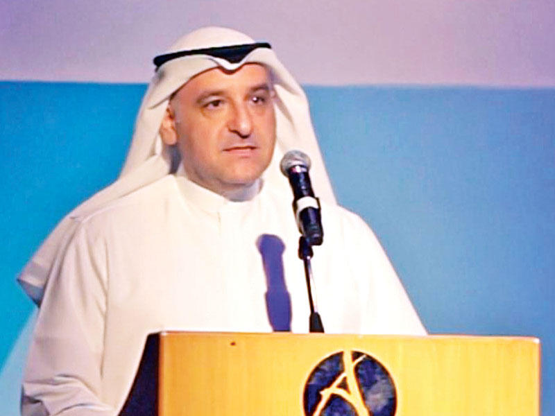 وليد مندني متحدثاً خلال المؤتمر