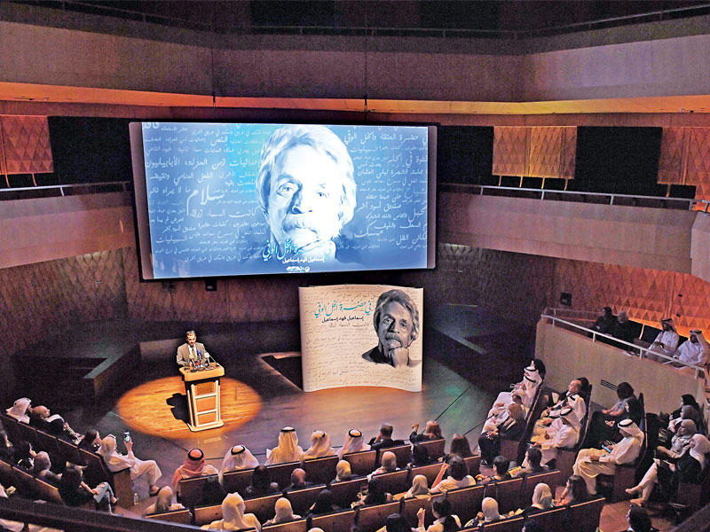 فيصل خاجة متحدثاً عن الراحل أمام الجمهور