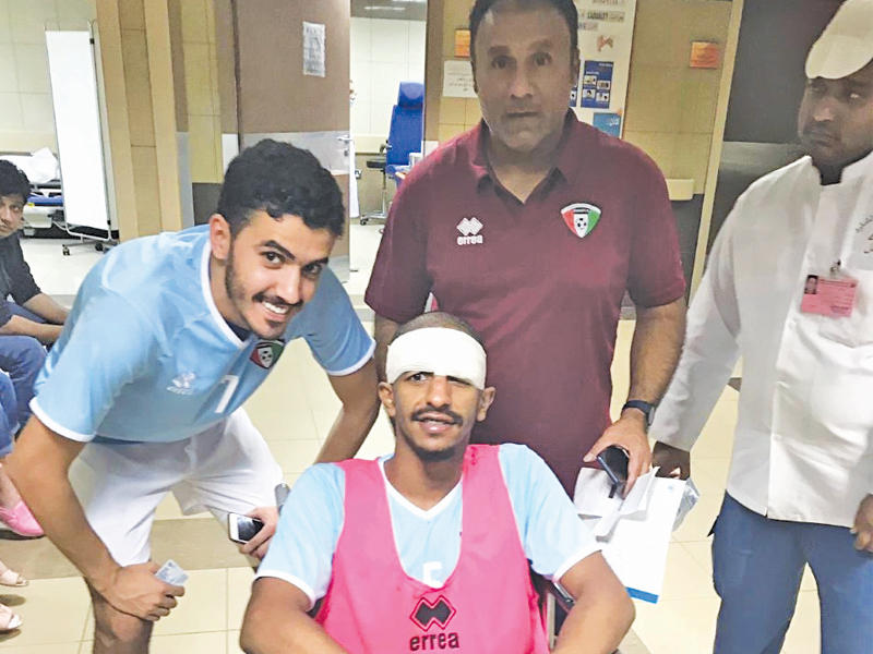 ناصر سالم خلال دخوله المستشفى