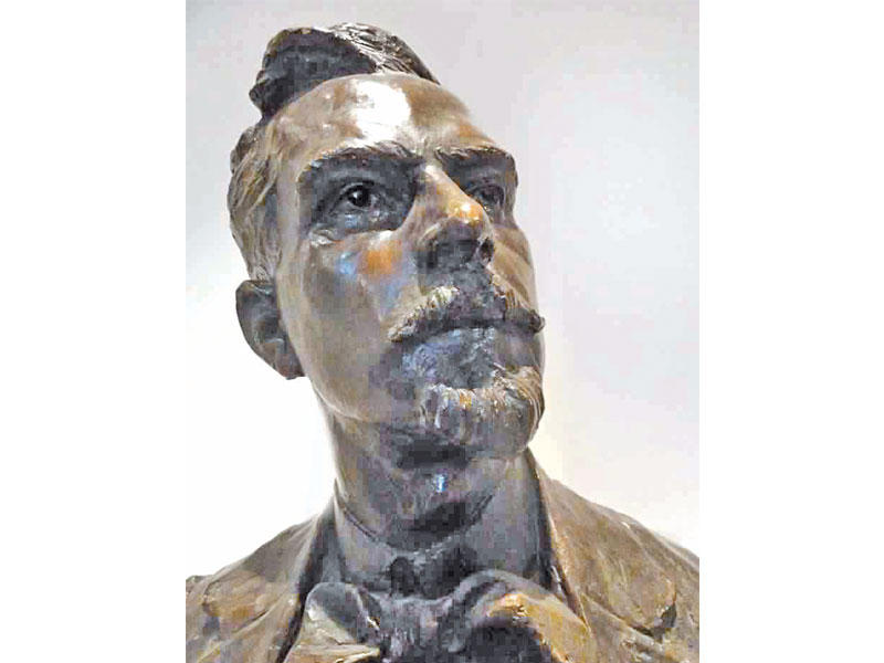 منحوتة للفنان خوان سنتيسn