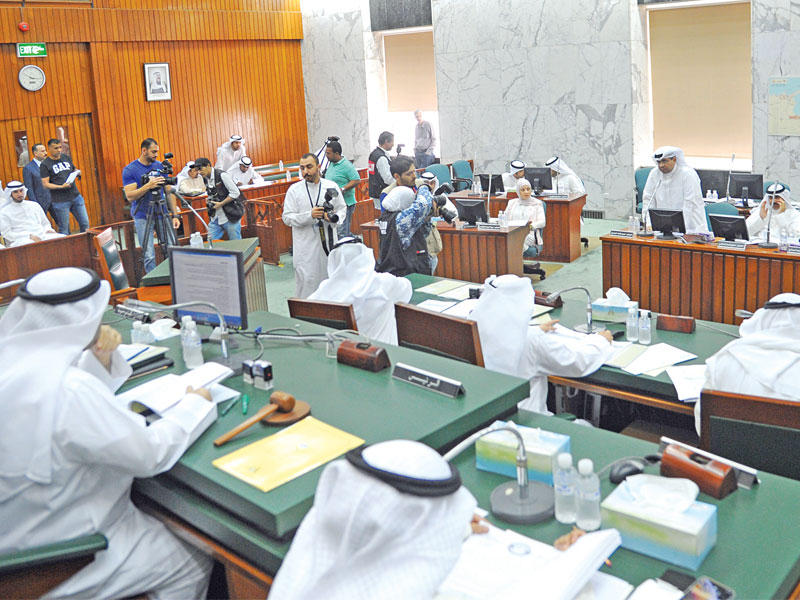 جانب من جلسة «البلدي» امس