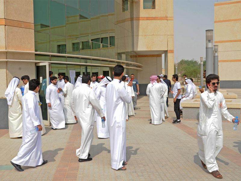 جانب من الأجواء الانتخابية أمس الأول (تصوير عوض التعمري)