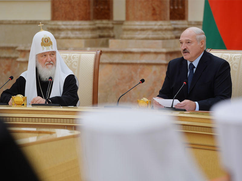 رئيس بيلاروسيا الكسندر لوكاشينكو محادثات إلى جانب البطريرك كيريل من موسكو