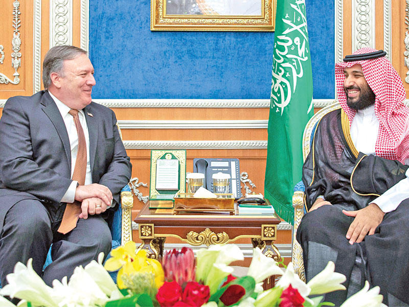 محمد بن سلمان خلال استقباله بومبيو في الرياض أمس t(أ ف ب) 