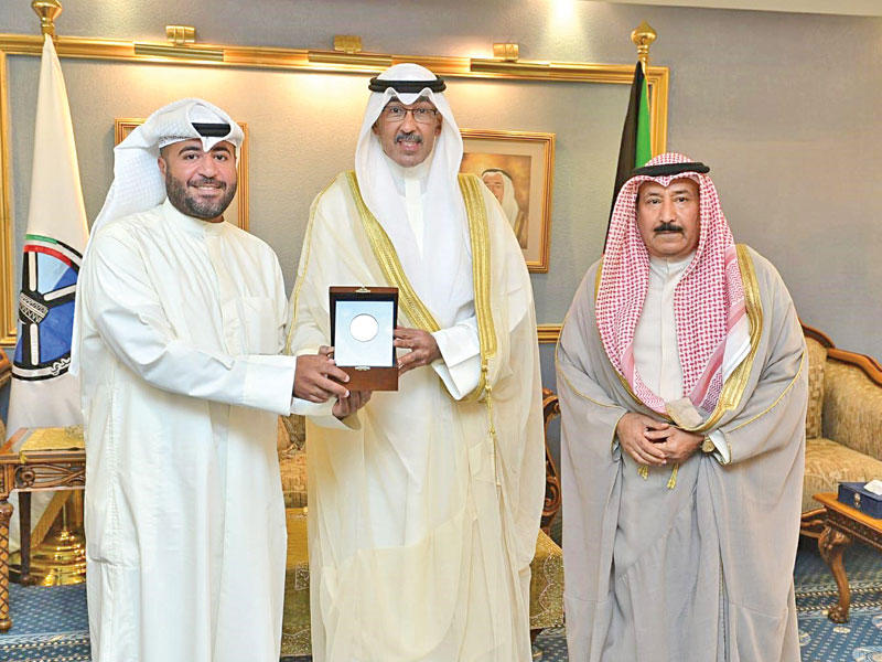 المحافظ مكرماً فيصل الشويرد