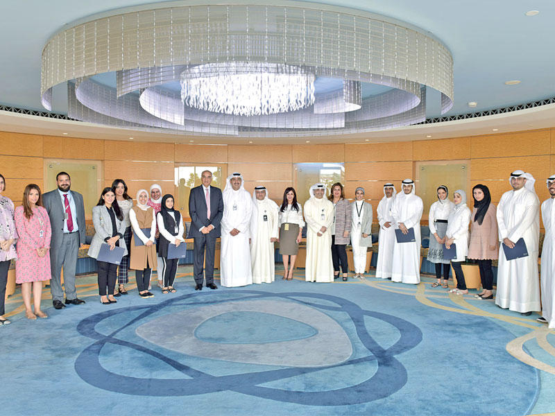 العبلاني في لقطة جماعية مع المتدربينn