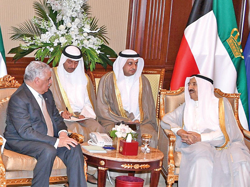 الأمير مستقبلاً وزير خارجية الدومنيكان 