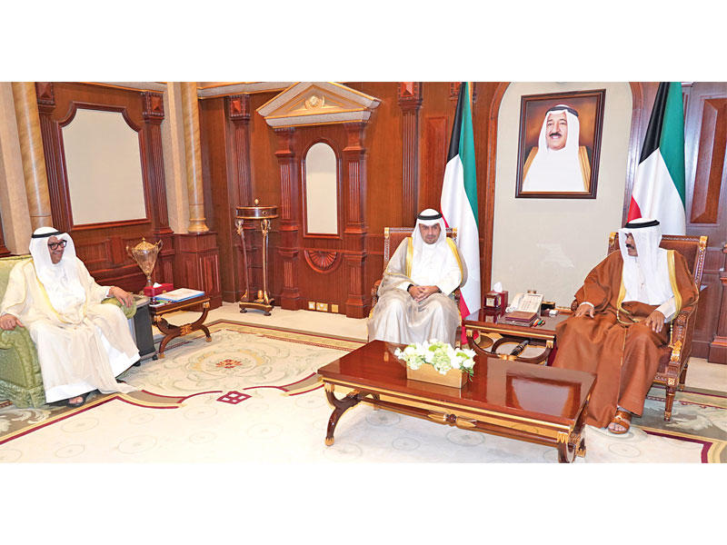 ولي العهد خلال لقائه الصالح ورئيس وأعضاء الديوان الوطني لحقوق الإنسان