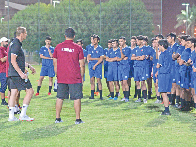 جانب من التدريب الأول لمنتخب الشباب