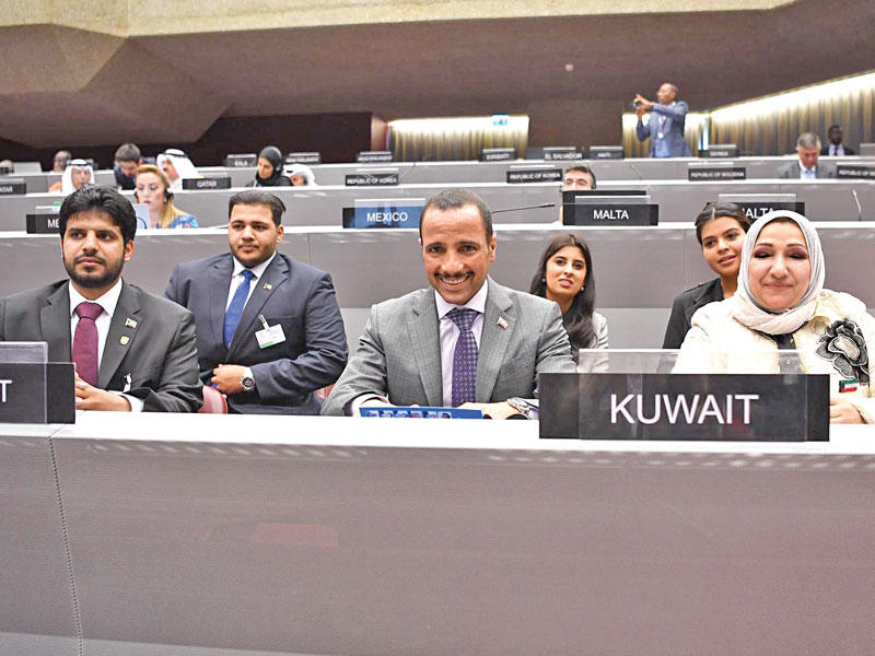 الغانم متوسطاً وفد الكويت