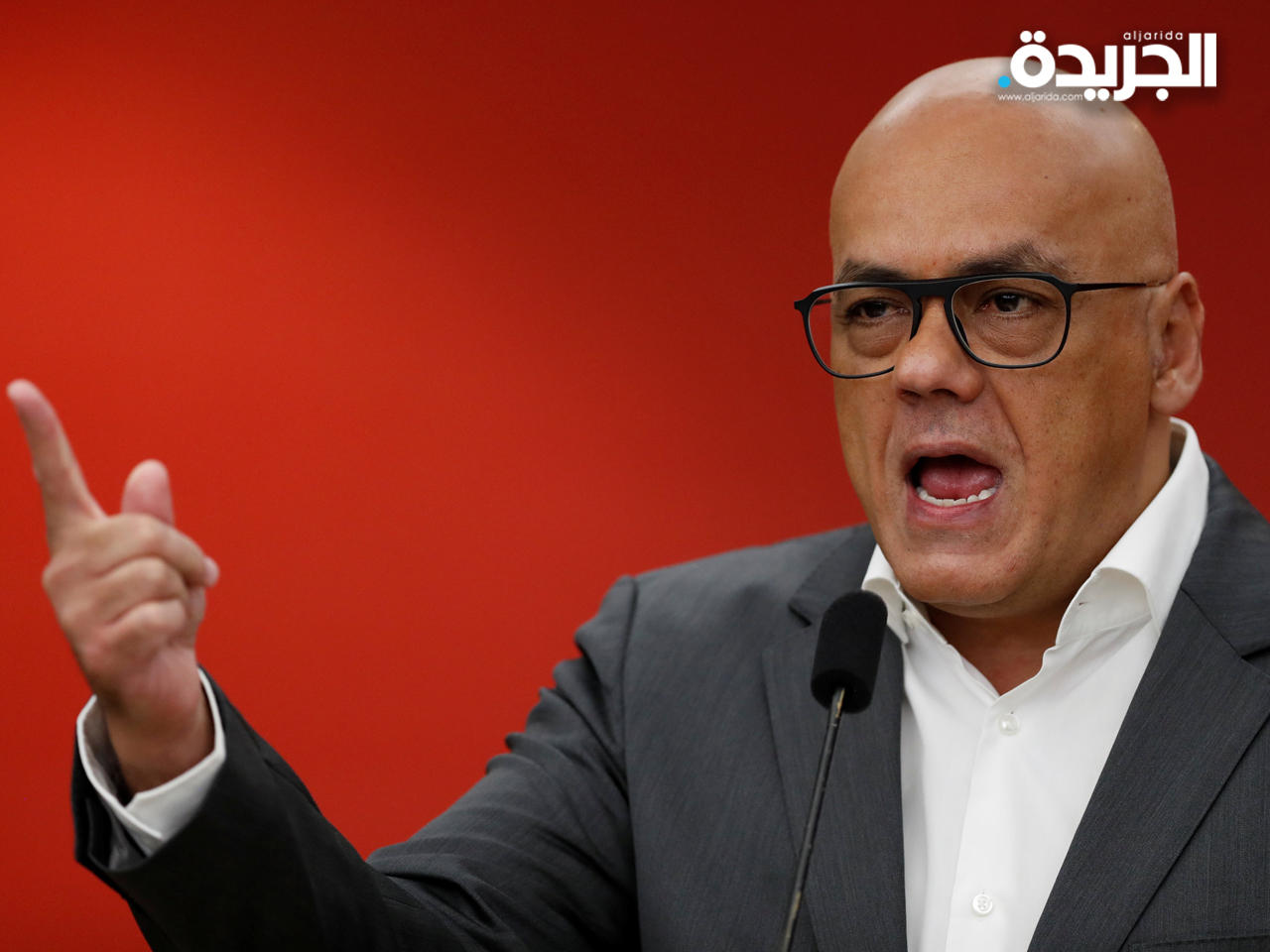 وزير الاتصالات والإعلام الفنزويلي خورخي رودريغيز متحدثاً في مؤتمر صحافي