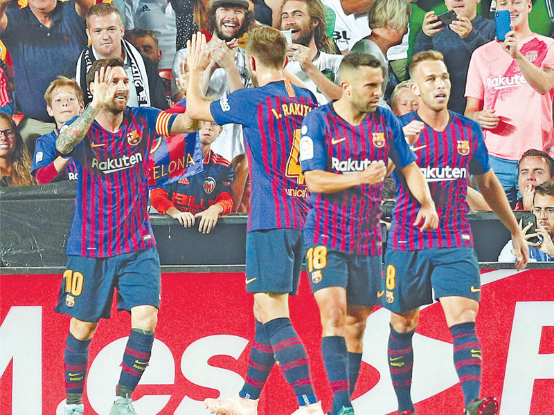 لاعبو برشلونة خلال مباراة سابقة في الليغا