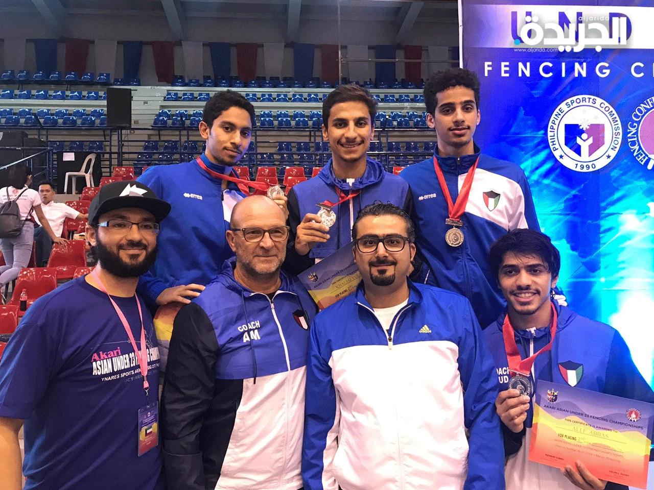  اللاعبون مع المدرب