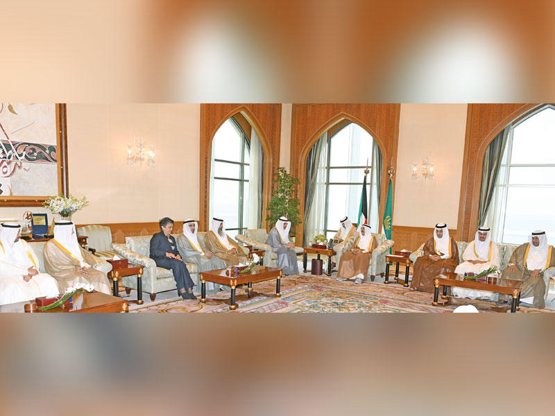 سمو الأمير مستقبلاً الغانم والنواب