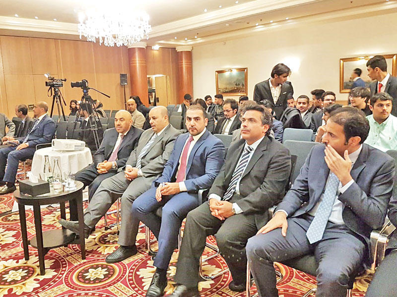 الحجرف والكندري في المؤتمر 