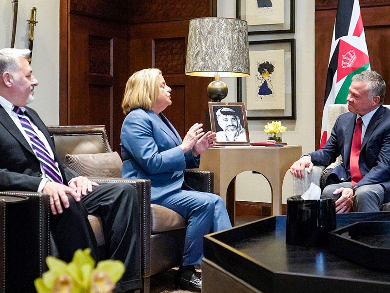 العاهل الأردني الملك عبد الله الثاني يستقبل عضو لجنة الشؤون الخارجية في مجلس النواب الأمريكي إليانا روس ليتينين