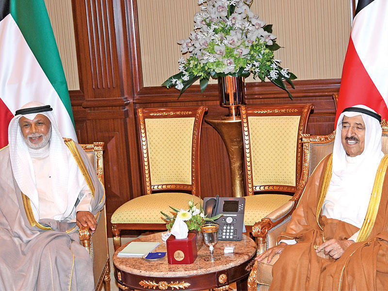 صاحب السمو مستقبلاً المطاوعة أمس 