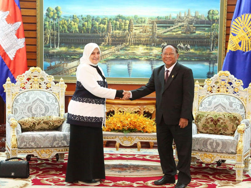 الصبيح خلال لقائها رئيس البرلمان الكمبودي