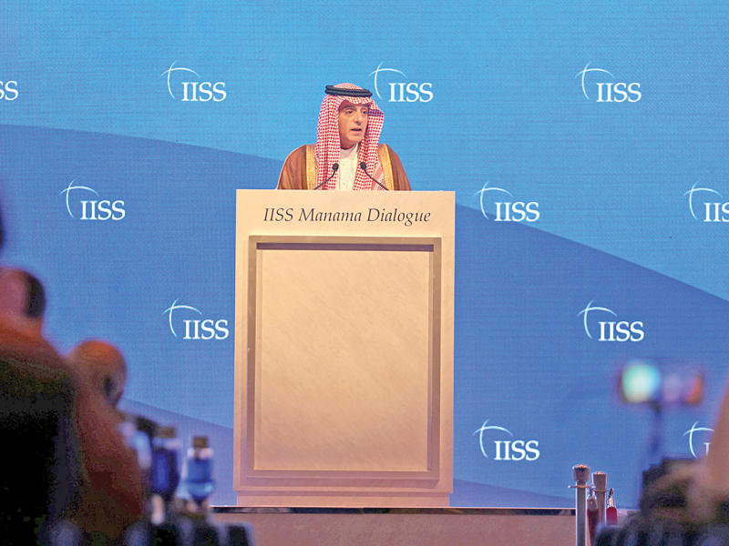 الجبير متحدثاً خلال مؤتمر المنامة أمس (رويترز)
