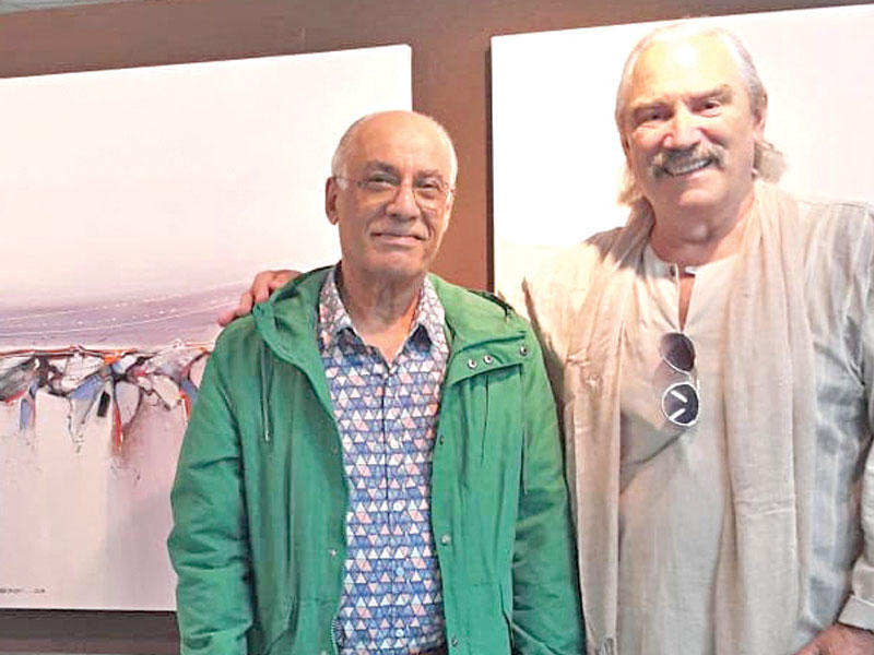 محمود أشكناني مع أحد الفنانين الأجانب